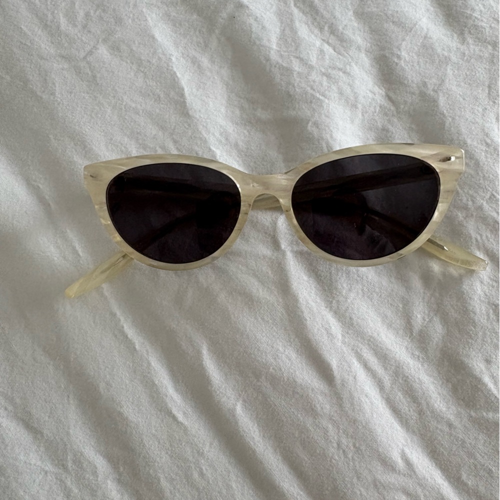 Chic Cat-Eye Sunglasses